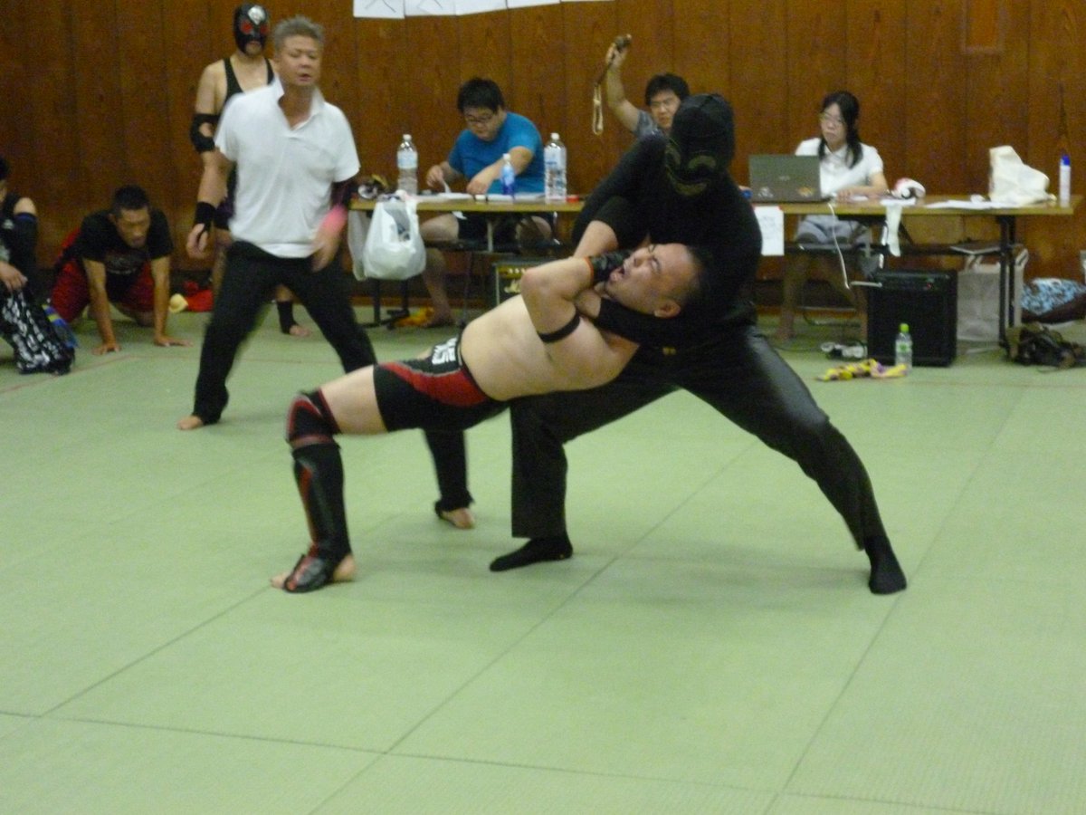 gnbmdr8182's tweet photo. SINDICATE vs RAW若手連合軍

鴉野ショウ vs 怪人ヤンマーニ

#raw42 https://t.co/aiPJOYsiek