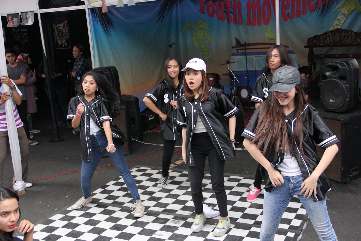 TakreLisma's tweet photo. penampilan takre di stand Lisma OPMB hari ke- 1
#latepost https://t.co/D3wwNsm4D7