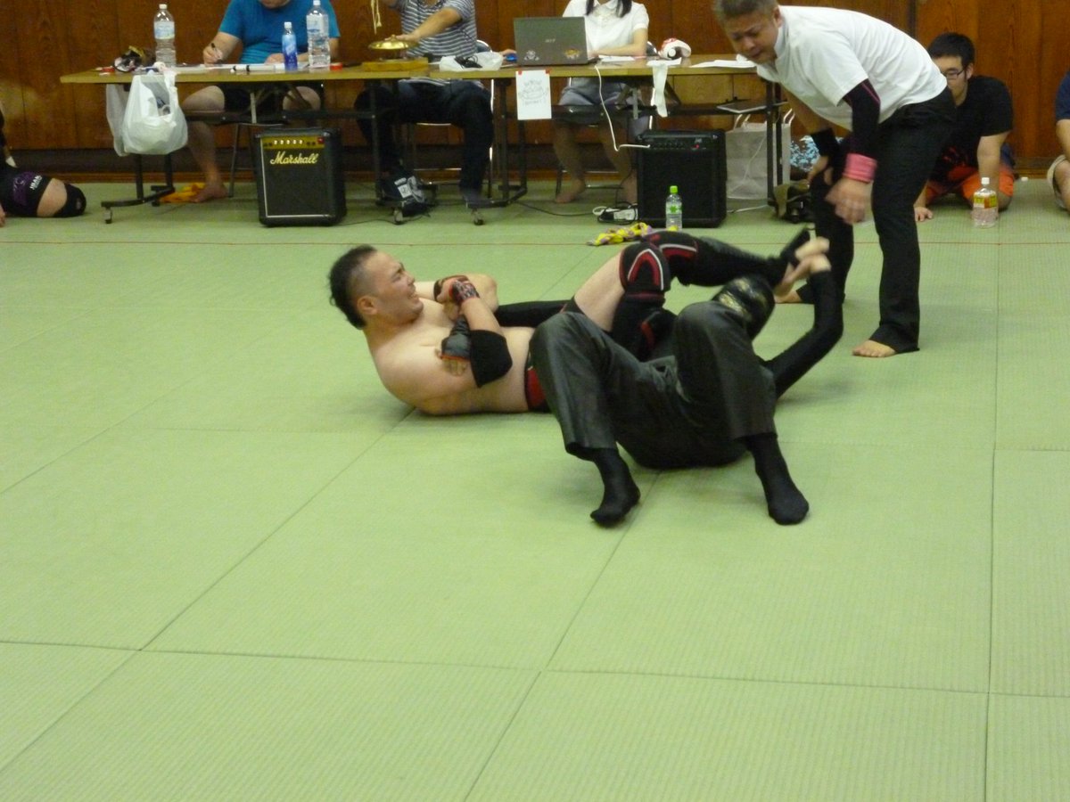 gnbmdr8182's tweet photo. SINDICATE vs RAW若手連合軍

鴉野ショウ vs 怪人ヤンマーニ

#raw42 https://t.co/FTYSDcGSXh