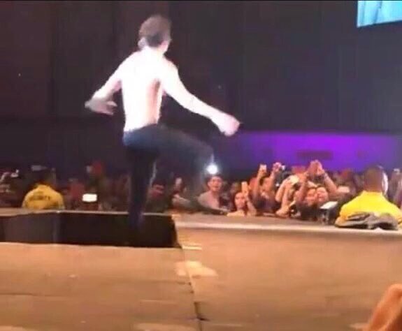 itgirlnadine's tweet photo. when ur icon is as good as ur stolen shot:

#TIMYThePact https://t.co/6ybqTwH9KM