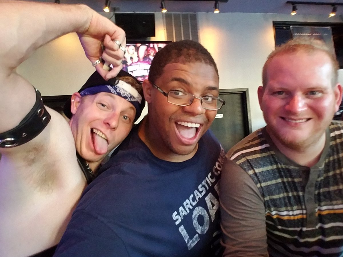 Origamigui's tweet photo. Friemds new &amp; old congregating @HydrateChicago...i love my boyz https://t.co/k3quQTeKyu