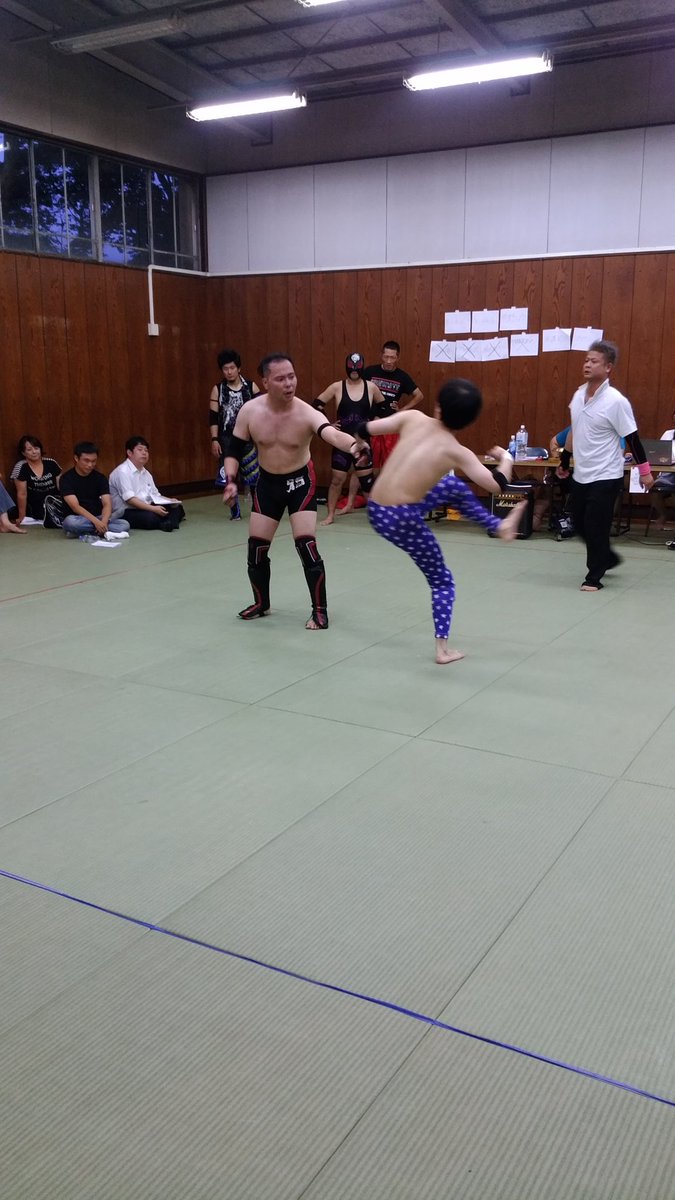 gnbmdr8182's tweet photo. SINDICATE vs RAW若手連合軍

鴉野ショウ vs 風渡辺流

#raw42 https://t.co/HahSOD3Lxg