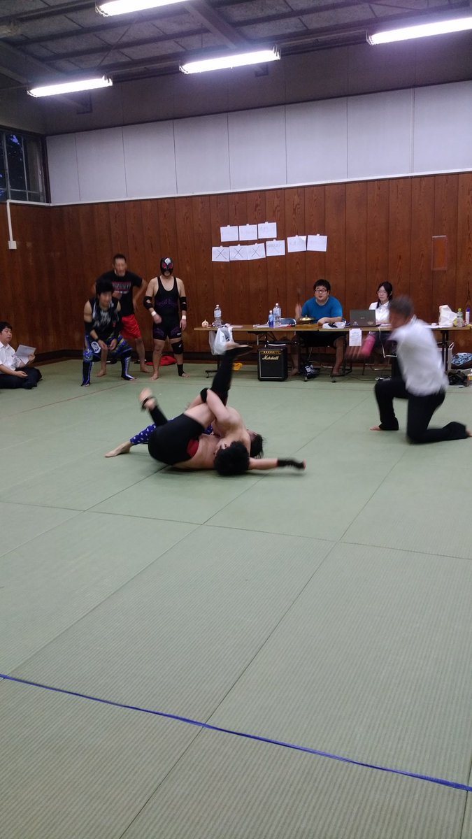 gnbmdr8182's tweet photo. SINDICATE vs RAW若手連合軍

鴉野ショウ vs 風渡辺流

#raw42 https://t.co/HahSOD3Lxg