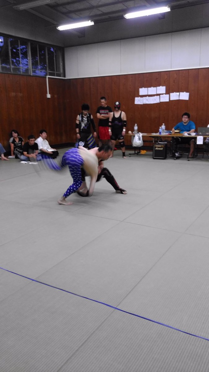 gnbmdr8182's tweet photo. SINDICATE vs RAW若手連合軍

鴉野ショウ vs 風渡辺流

#raw42 https://t.co/HahSOD3Lxg