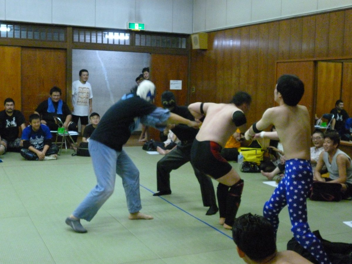 gnbmdr8182's tweet photo. SINDICATE vs RAW若手連合軍

鴉野ショウ vs ザ☆ボスコニアン
（名前間違ってたらスイマセン…）

#raw42 https://t.co/j8McelYN7U
