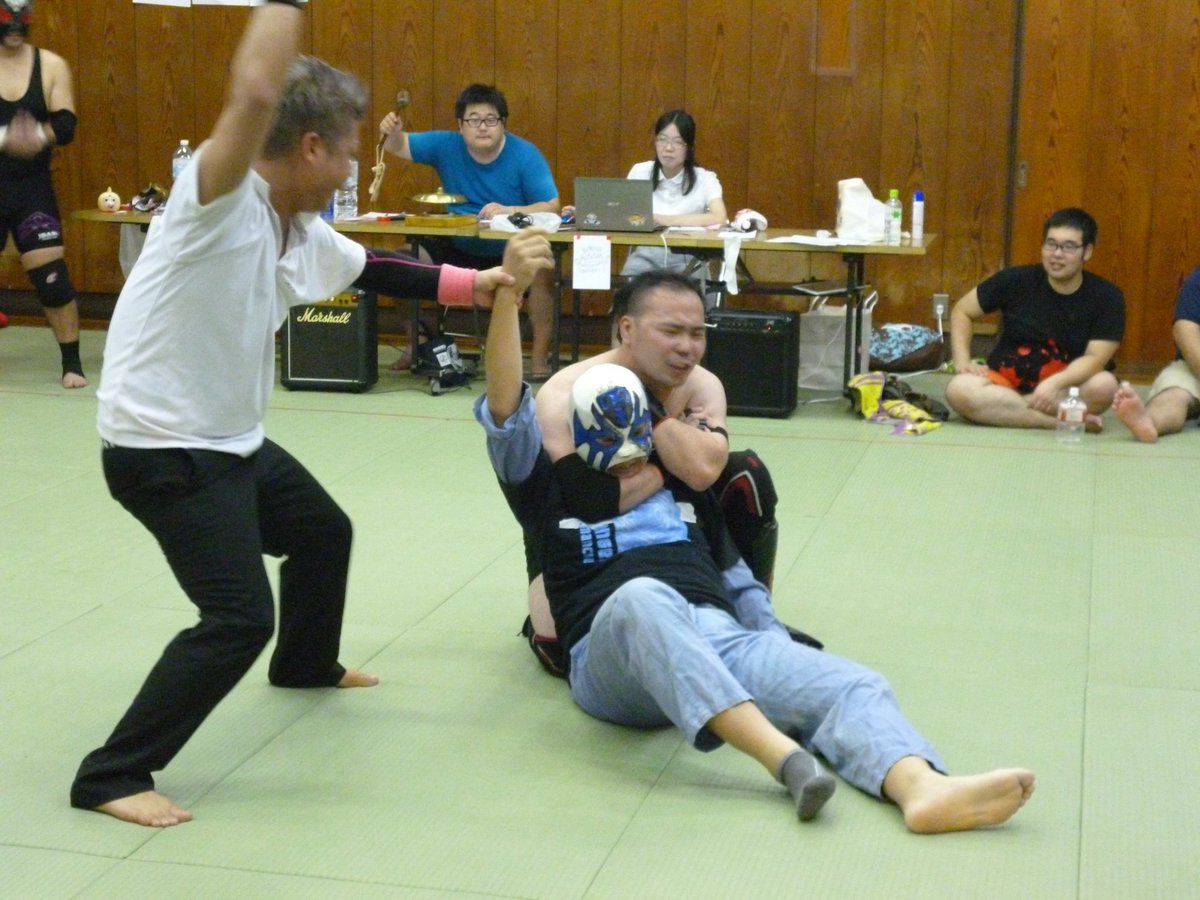 gnbmdr8182's tweet photo. SINDICATE vs RAW若手連合軍

鴉野ショウ vs ザ☆ボスコニアン
（名前間違ってたらスイマセン…）

#raw42 https://t.co/j8McelYN7U