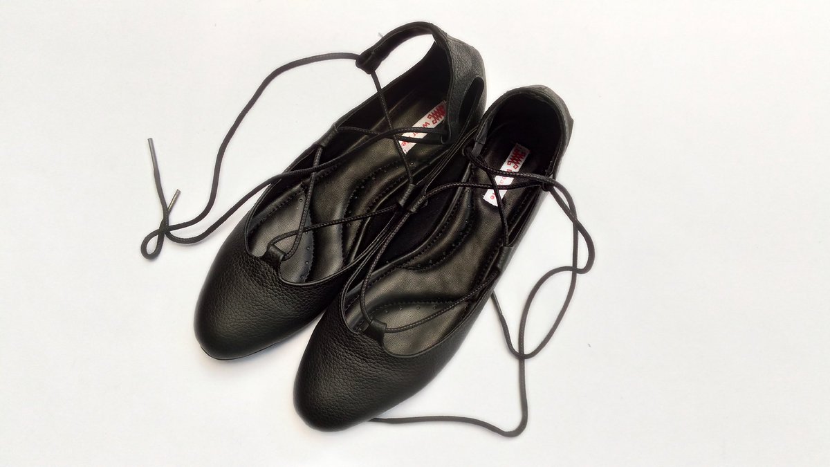 New! Genuine leather flats with cross lace. Available now from size 36-40. We're making limited shoes for you only