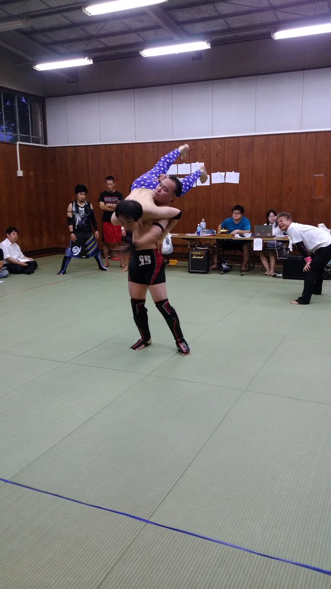 gnbmdr8182's tweet photo. SINDICATE vs RAW若手連合軍

鴉野ショウ vs 風渡辺流

#raw42 https://t.co/S5g3GmwJHW
