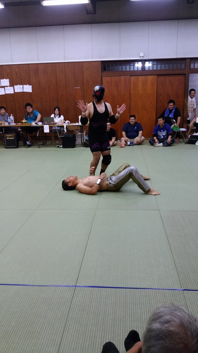 gnbmdr8182's tweet photo. SINDICATE vs RAW若手連合軍

ザ・ノーネーム vs カズマ・ザ・バーニング

#raw42 https://t.co/zOmzMpkNA4