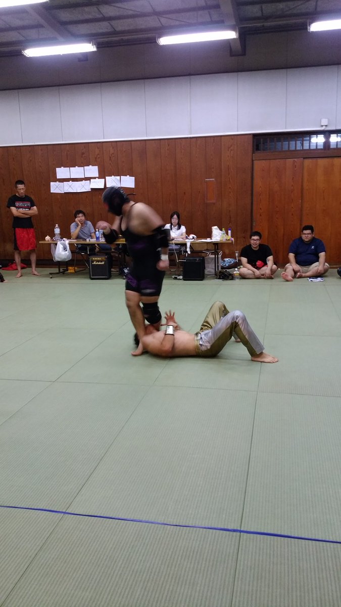 gnbmdr8182's tweet photo. SINDICATE vs RAW若手連合軍

ザ・ノーネーム vs カズマ・ザ・バーニング

#raw42 https://t.co/zOmzMpkNA4