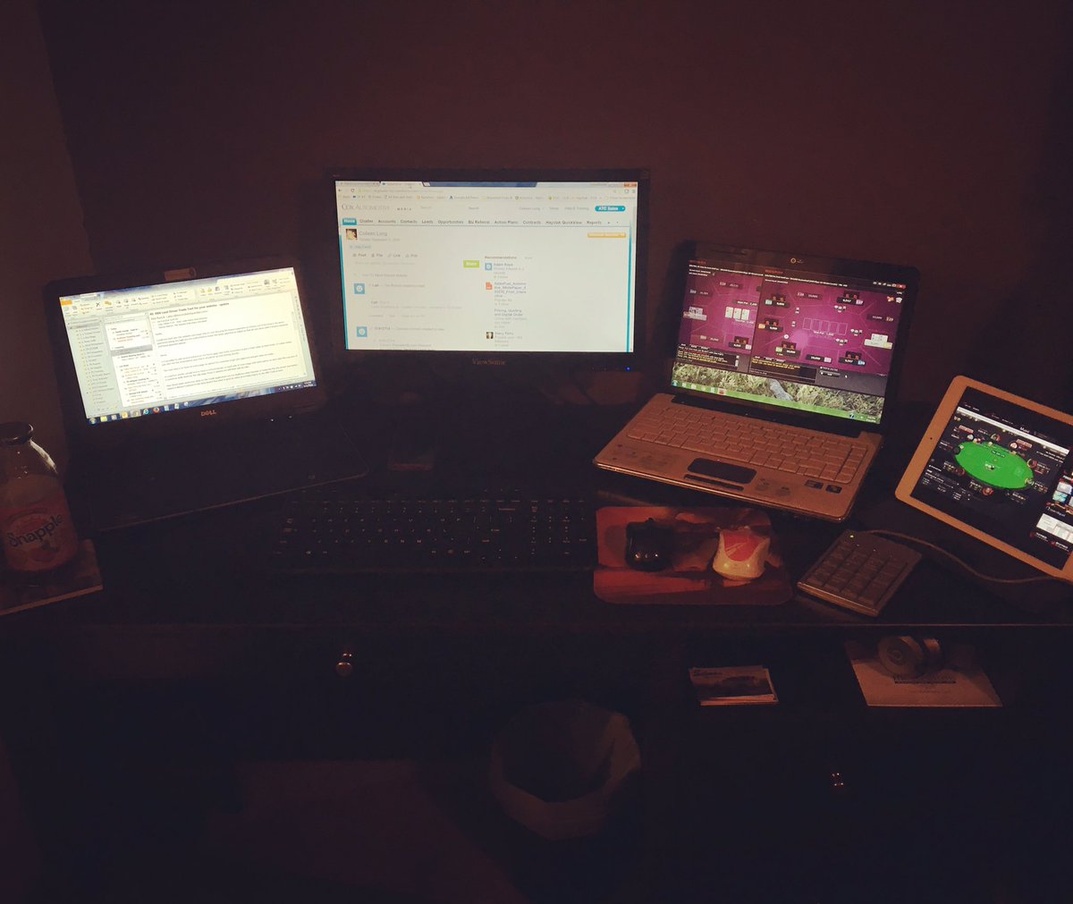 kolinarosanna's tweet photo. Work work work work work + play = balance 👌🏼 #pokerisntdead #somanydevices #sundayfunday https://t.co/MGchujdtFy