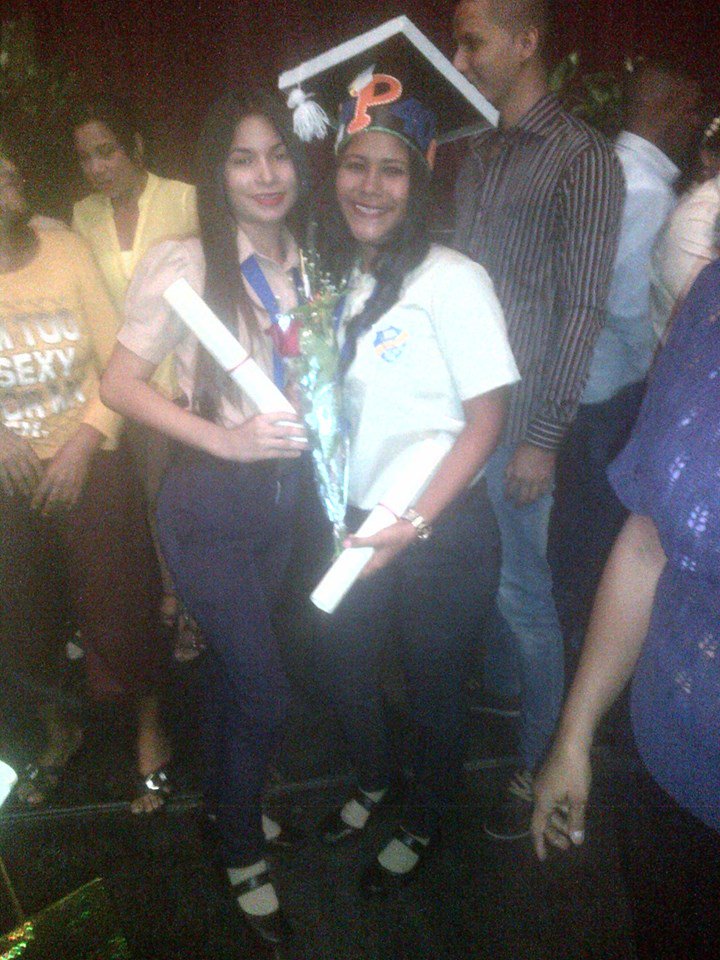 ReiichellM's tweet photo. Con mi super amis, te amo bb<3 https://t.co/ipVSNbECBg