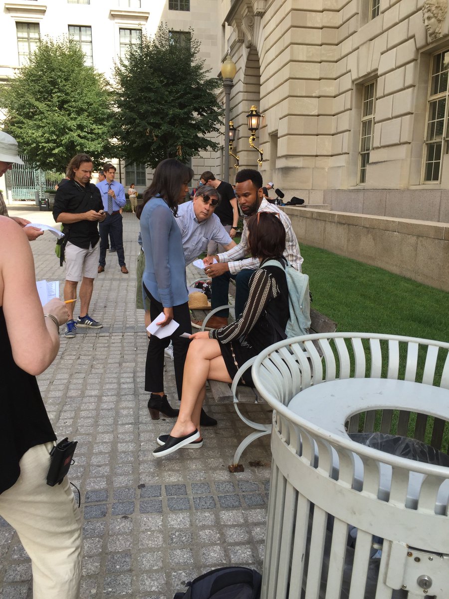 BrainDeadWriter's tweet image. In DC for the finale w/ @M_E_Winstead @JohnnyRayGill @nikkimjames and in the background @AaronTveit #BrainDead