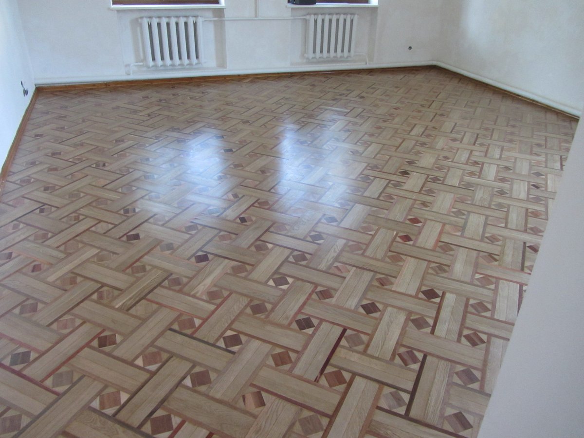 художественный ламинат французская елка. паркетчик. монтаж паркета. кто такой паркетчик. модульный паркет укладка.