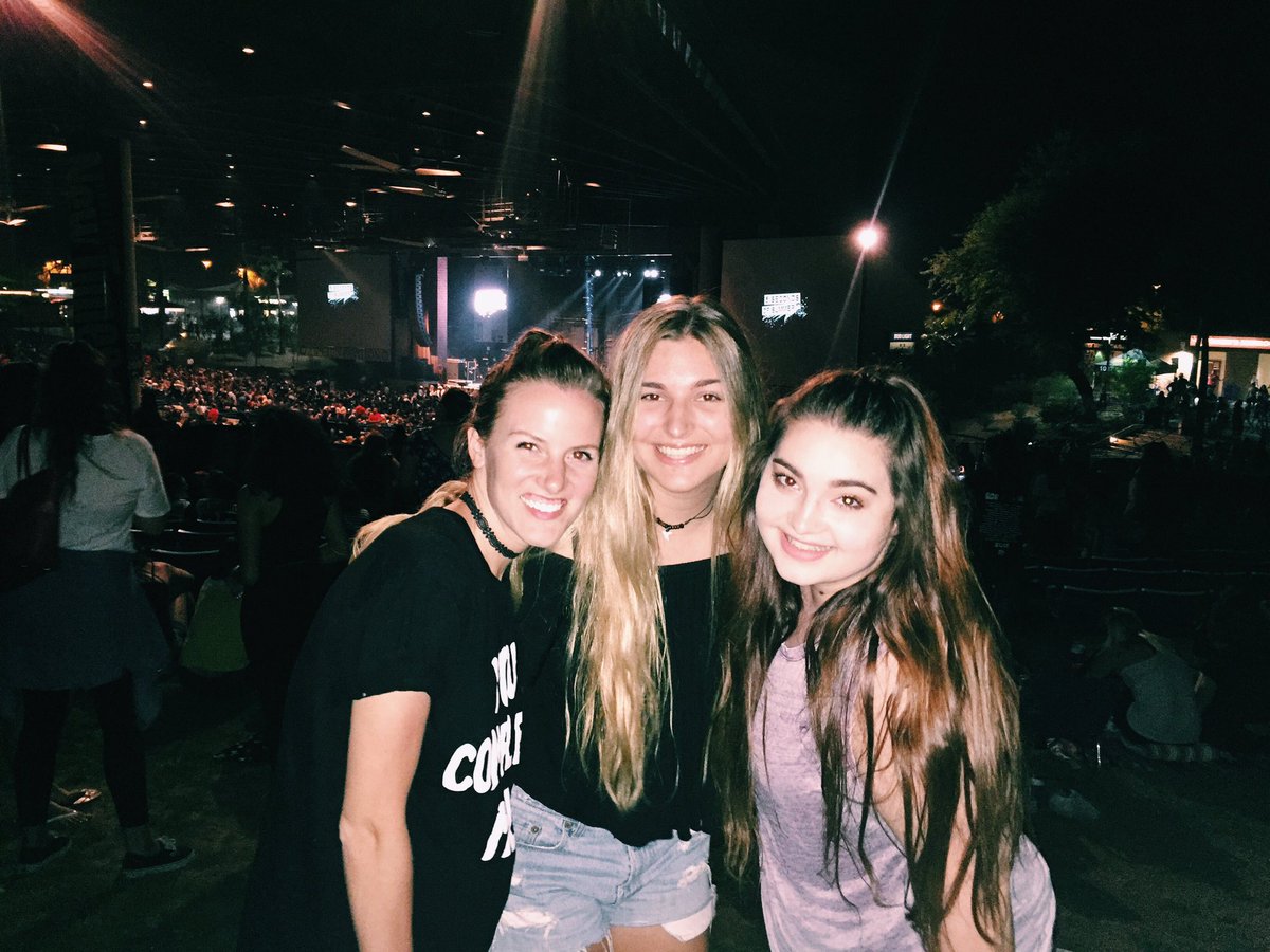 5SOS_gotcakes's tweet photo. @Calum5SOS hey thanks for the az show dude https://t.co/HoGNOiEFYb