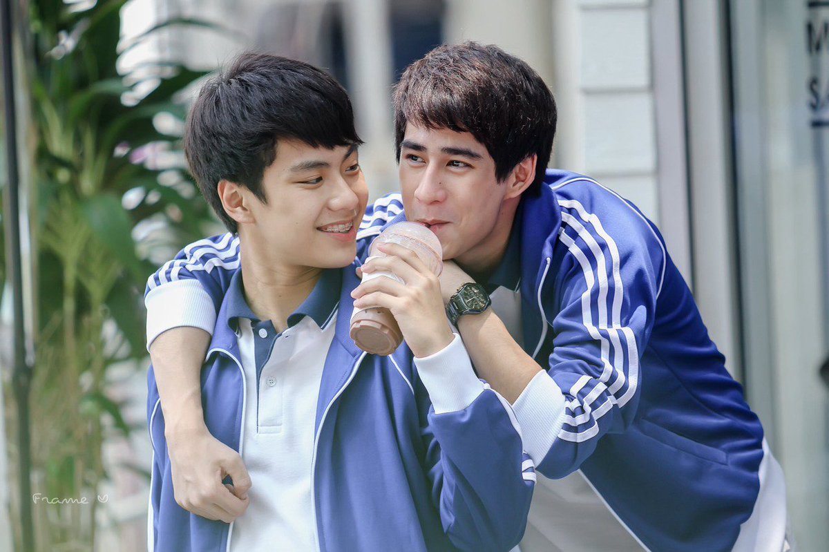 multycolored's tweet photo. I know @ohmpawatt really love @ImerbSittiwat when will u two announce that u dating? #ohmtoey #makeitrighttheseries https://t.co/IINpytgEgg
