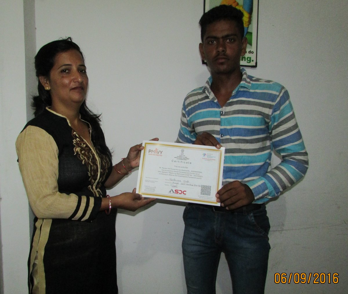 amass_skill's tweet photo. @AMASSSKILL1 Skill Ventures https://t.co/NgtZS0oIGB
. #Certificate_distribution By Mrs. Raj Bala mam https://t.co/7reRaYu6nb