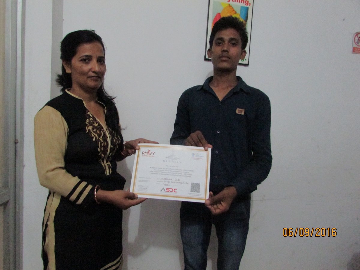 amass_skill's tweet photo. @AMASSSKILL1 Skill Ventures https://t.co/NgtZS0oIGB
. #Certificate_distribution By Mrs. Raj Bala mam https://t.co/7reRaYu6nb