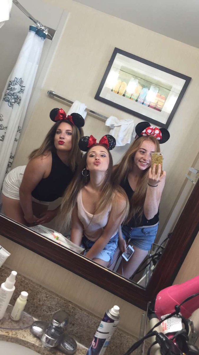 typicalambz's tweet photo. Happy b day love 👑 @lauren_d51 https://t.co/EuS4x27ZV3
