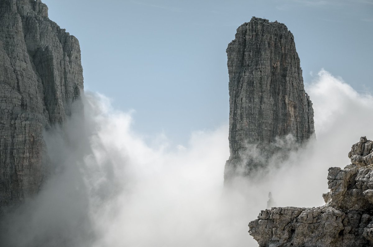 "Per milioni di anni la mia cima è stata frequentata solo dal vento e dalla neve."
goo.gl/oTdSJE