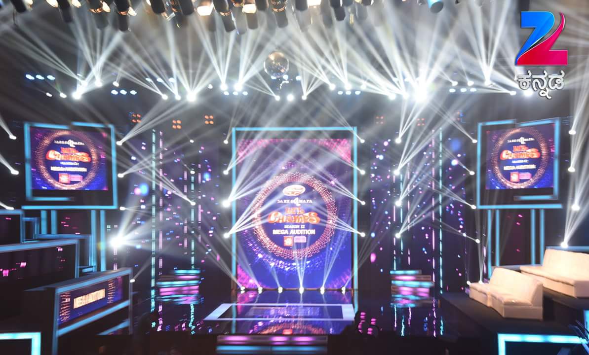 ZeeKannada's tweet photo. #LiveUpdate from the sets of #SRGMP Lil Champs Season-12.This weekend at 7.30 pm.
#ZeeKannada #SingingFever https://t.co/s6ScF2Vrcn