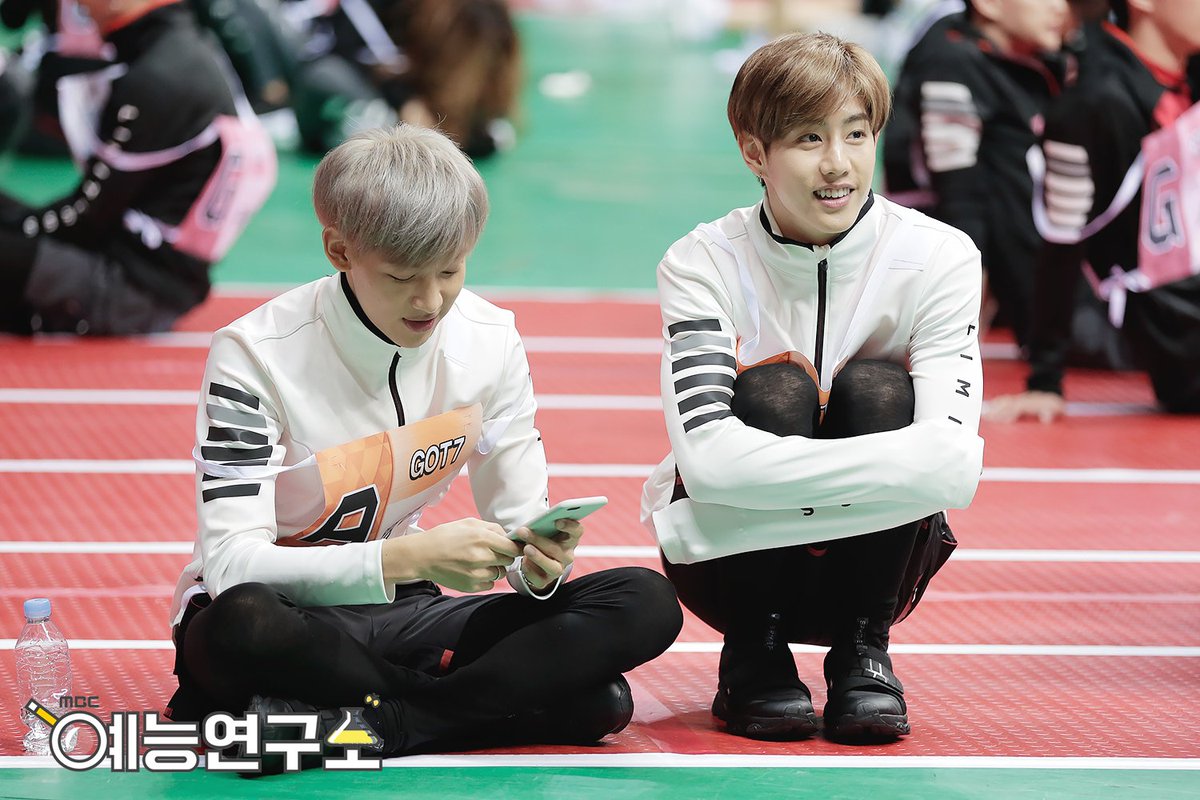 MBC_entertain's tweet image. 맠뱀 귀여움에 연구원 마음이 난기류야
#아육대 #갓세븐 #GOT7 #뱀뱀 #마크
goo.gl/UGVPGp goo.gl/VoF1Zk goo.gl/zc7pJR