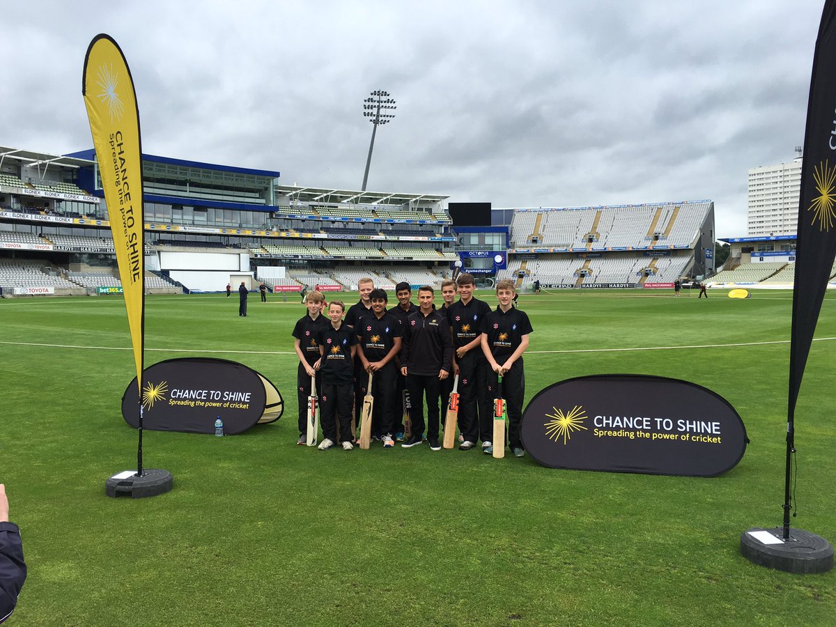 #ChanceToCompete team photo 📷 Who can spot James Taylor? 🏏