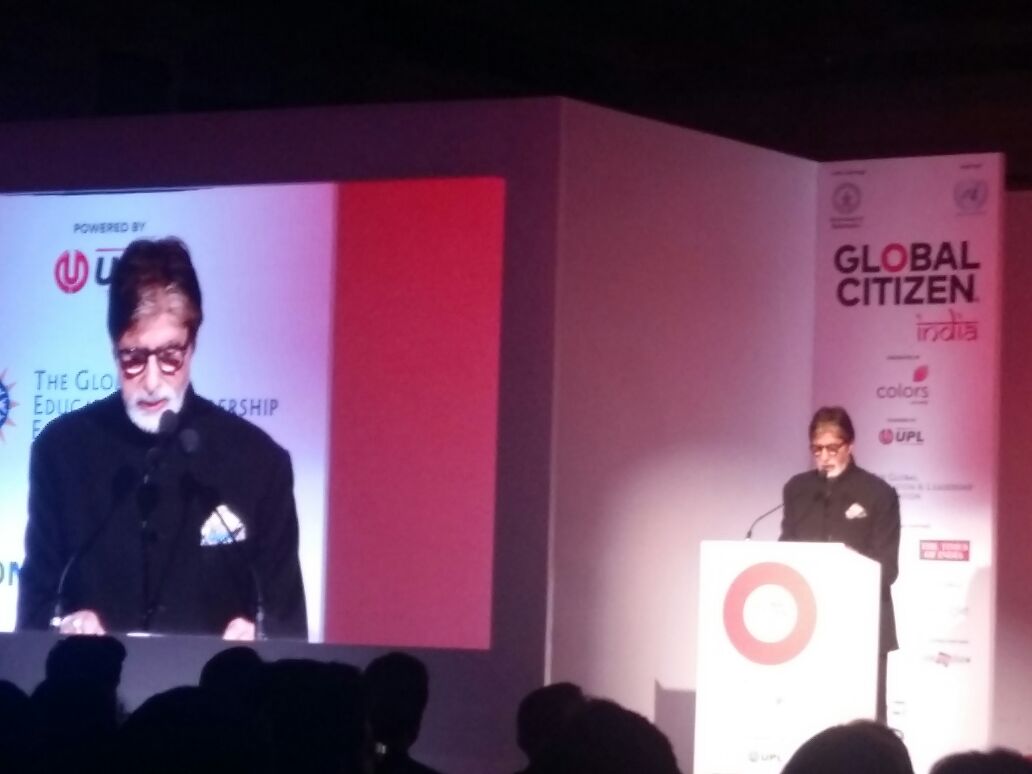 Bollyhungama's tweet photo. .@aamir_khan, @SrBachchan at the launch of #GlobalCitizenIndia https://t.co/oWiJin3yTG