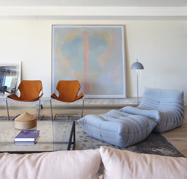 roomhints's tweet photo. #hint: Caterpillar lounge chair and ottoman in Serenity is lounging goals. #designhints #interiordecor #interiors https://t.co/Js6R74I2Y5