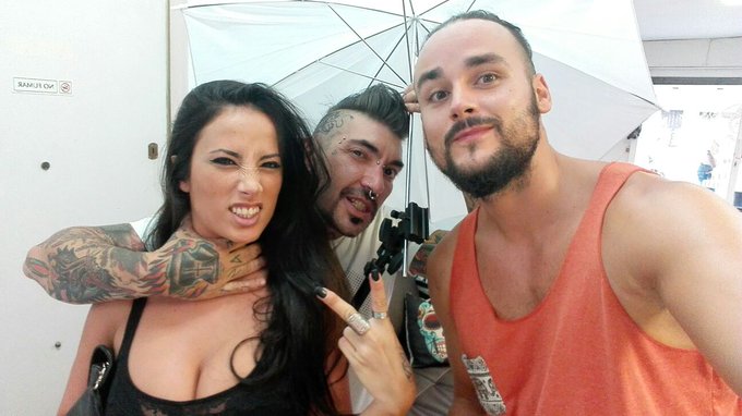 Depues de intenso fin de semana vuelta a la realidad 😂 @silviarubix @WhoIsSylvan @lukaselbala @kurtiart<a href="/tag/onlyfans"class="tags"><span>#onlyfans</span></a>