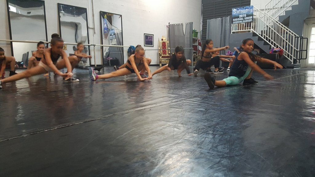 iamMIRAJ's tweet photo. First day of #dance with my #DanceAttackMiami mini's! Missed these little ones. Hip hop time https://t.co/cukBEBIqdj