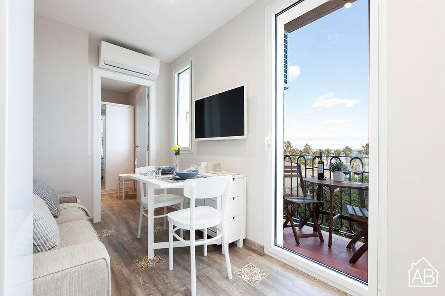 ApartmentBCN's tweet photo. Studying in BCN? Stay by the beach in this apartment with sea views. #apartmentoftheweek: https://t.co/7eTdCD9tDs https://t.co/jb5JjmBgTH