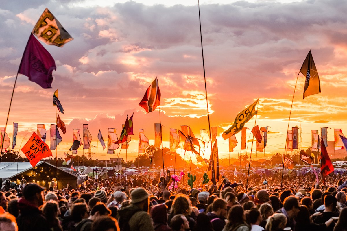 #Glastonbury2017 tickets on sale Oct 6 (coach + ticket) and Oct 9 (standard tickets)! Info: glas.to/2017-tix