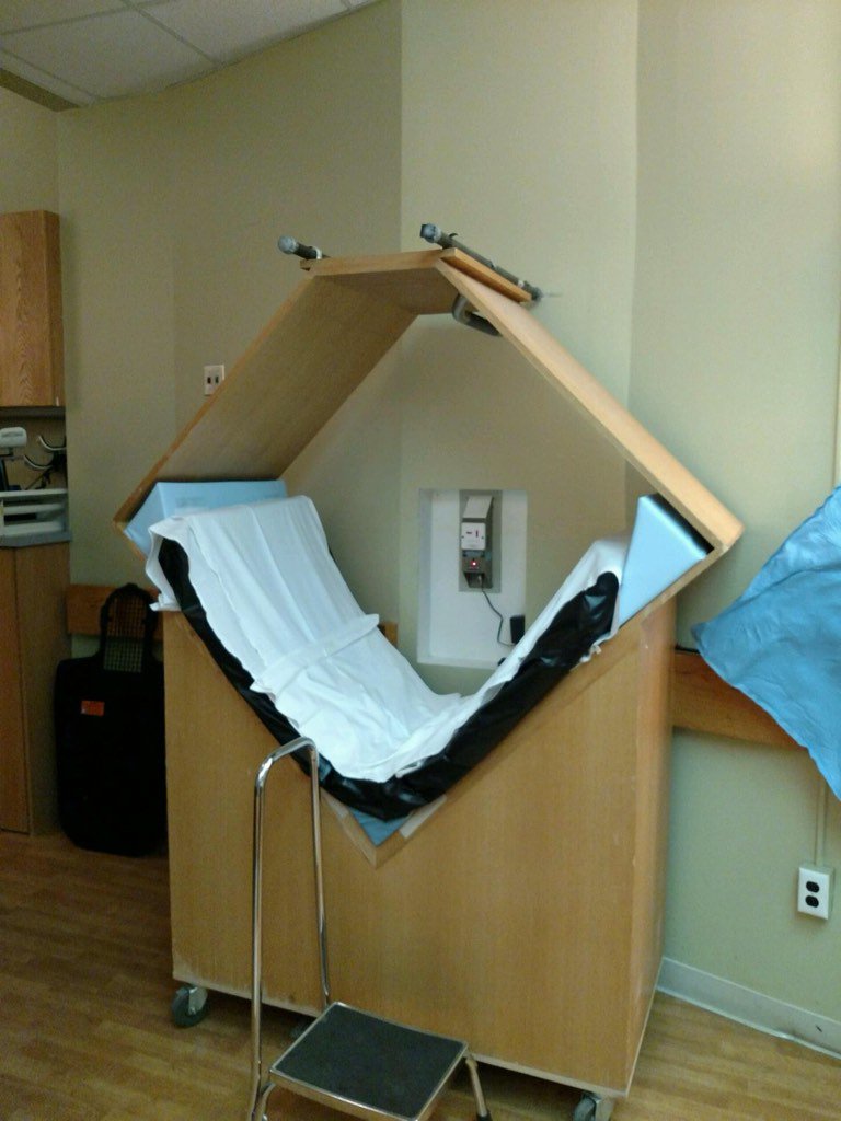 jimbohardy66's tweet photo. #jimbostrong here is a pic of the TBI device.   Good thing I am super athletic and fit in that thing.  💪😎✌️ https://t.co/2oGTadfFMF