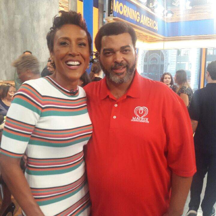 matrix_detroit's tweet photo. #matrixcenter Ken Brown with @RobinRoberts for @JetBlue #soarwithreading @GMA https://t.co/thCKgvivbC