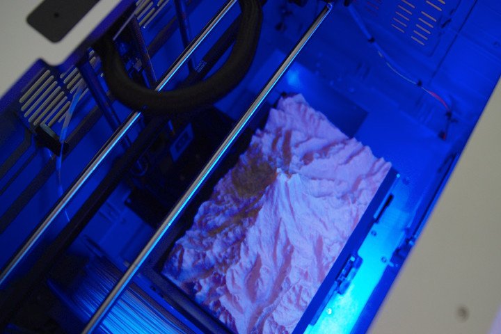 3DronesOriginal's tweet photo. Giving to schools the ability to easily generate accurate #3Dprinted topographical maps #3Dprinting #LearningTech https://t.co/eg34ur0FMI