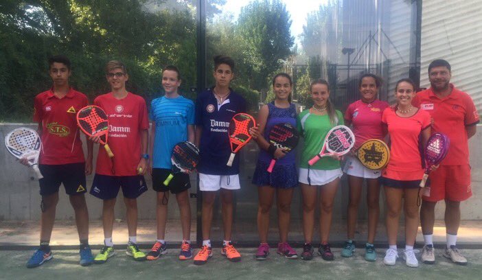 FMP_Padel's tweet photo. Concentración de la selección de menores para el #CtoEspSSAAMenores en Puerta de Hierro. Comienza la aventura! https://t.co/E2uxNcDi0u