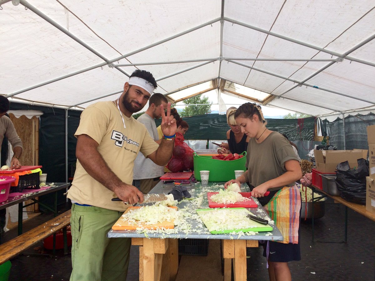 Fotomovimiento's tweet photo. Bon dia :) #EkoKitchen in #Eko2. Again :) @ComunitatEko #Greece https://t.co/MXVjK4Wbkf