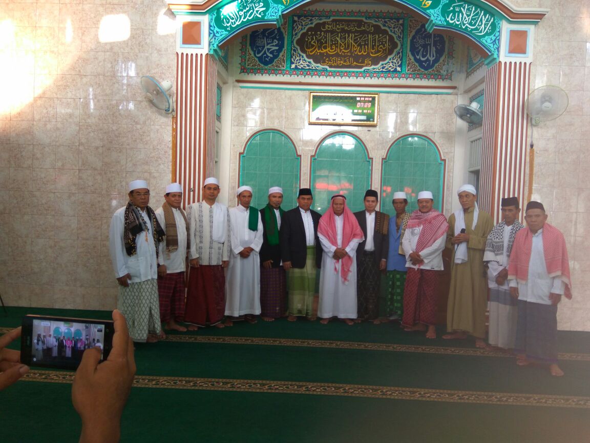 Sehabis melaksanakan shalat ied di rorotan. Foto bersama dengan para ulama &amp; tokoh masyarakat rorotan, Jakarta Utara