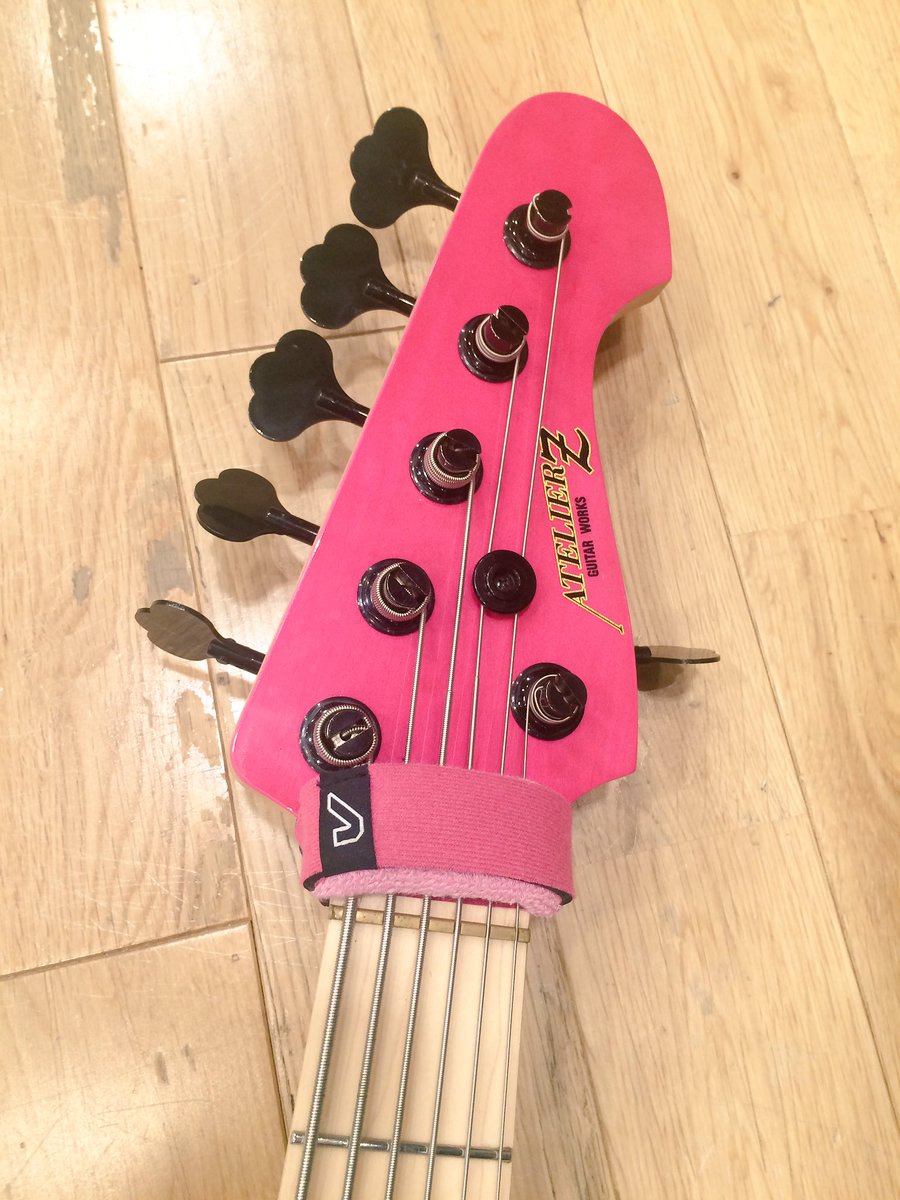 Boh 6string Bass ピンクベースにピンクのフレットラップやばいwww完全に女子ベース B O H