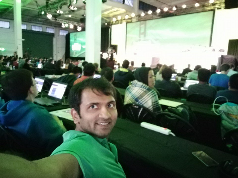 bhavintu's tweet image. Checking out the @TechCrunch #DisruptHackathon. Projects a bit underwhelming tbh,but there's electricity in the air!
