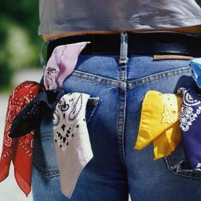 RadioNational's tweet photo. Hankies get the tick as the least wasteful secretion cleaners. https://t.co/CjyIExGQo0 https://t.co/T3irMgOSzd