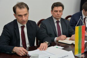 BiznesAlert's tweet photo. Masiulis: #Litwa popiera polski #RynekMocy https://t.co/o8rSrjE4NX #energetyka #Polska #Europa #Lithuania https://t.co/5CLn0FZwW9