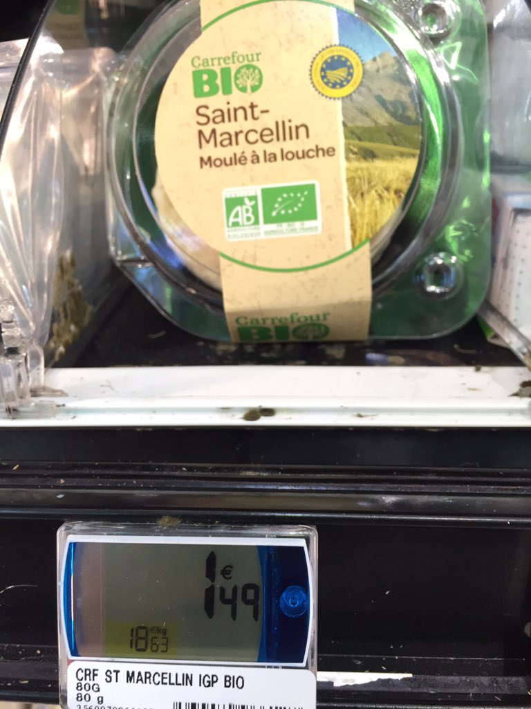 RyRynMna's tweet photo. Hello @CarrefourFrance! Je veux bien manger Bio mais il y a des limites au naturel! #frigomoisi #degeu #pasclean https://t.co/zXe711Zbwm