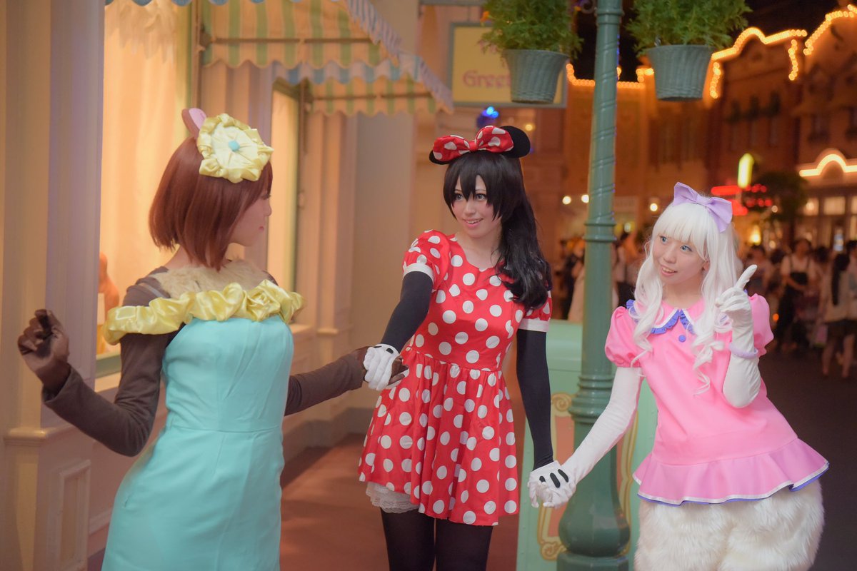 めけ Jn D垢 撮らせていただきました エント衣装はランド内どこで何しても絵になるから撮っててすごい楽しかった バザールのやつ雰囲気あってお気に入り Dハロ 仮装 ミニー デイジー クラリス ガールズ エントランス
