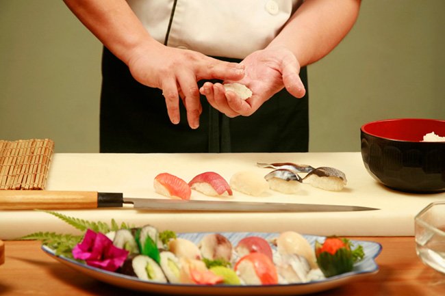GNaviJapan's tweet photo. In sushi’s early days, dirty curtain = good sushi shop. Find out why &amp; more sushi #facts https://t.co/c4PLkCo0Uu https://t.co/hUJNem8Fx5