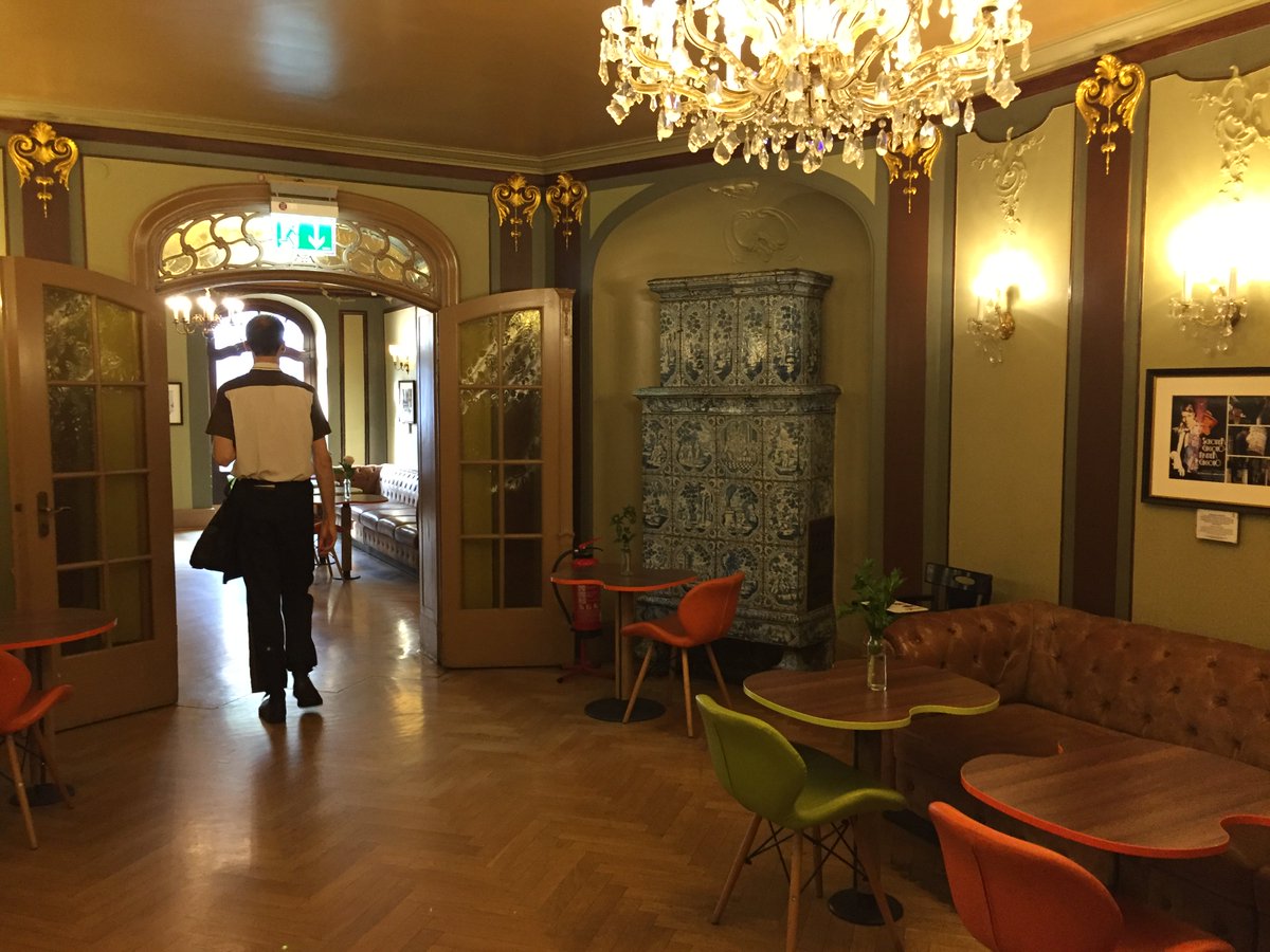 Berliner Seitung World S Most Beautiful Mcdonalds Is Located In Berlin T Co 6c8vss6n2e Berlin Food