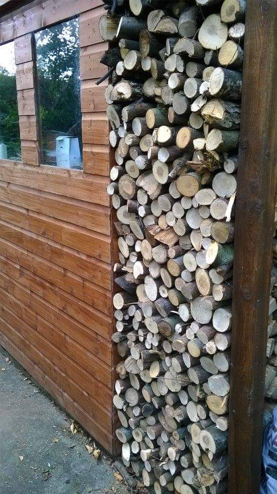 augmantlandscap's tweet photo. It's taken four days. But all the logs are cut and sorted. #logcutting #gardening #landscaping #workinghard https://t.co/yjQNoXs5Rv