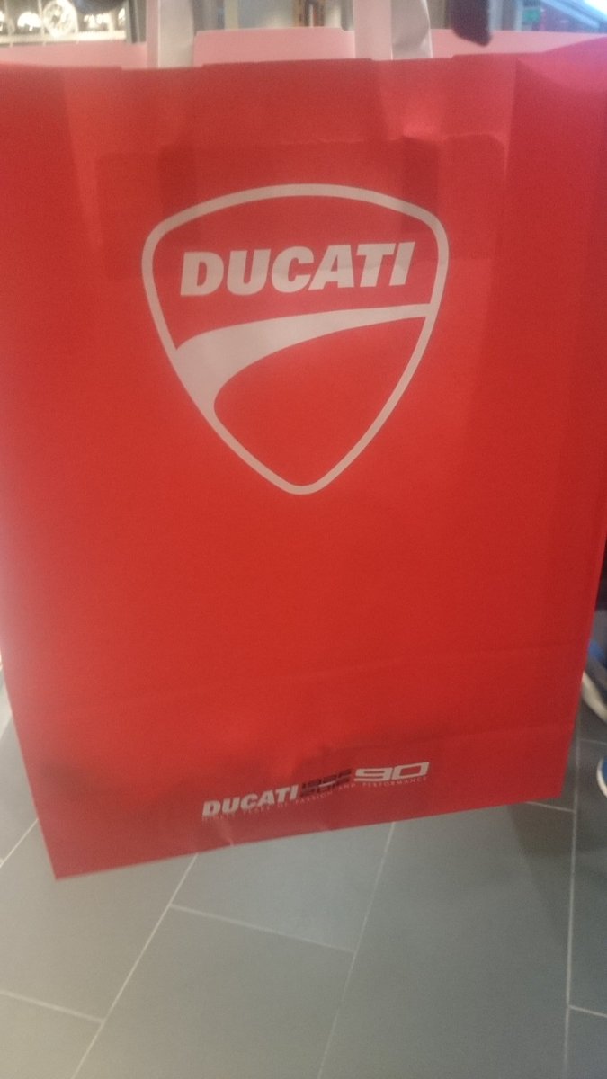 niko23maturo's tweet photo. Quando in aeroporto a Bologna vedi troppo giallo in giro e x compensare vai al #DucatiStore #Ducati #Redpassion https://t.co/u7Al07tx3p