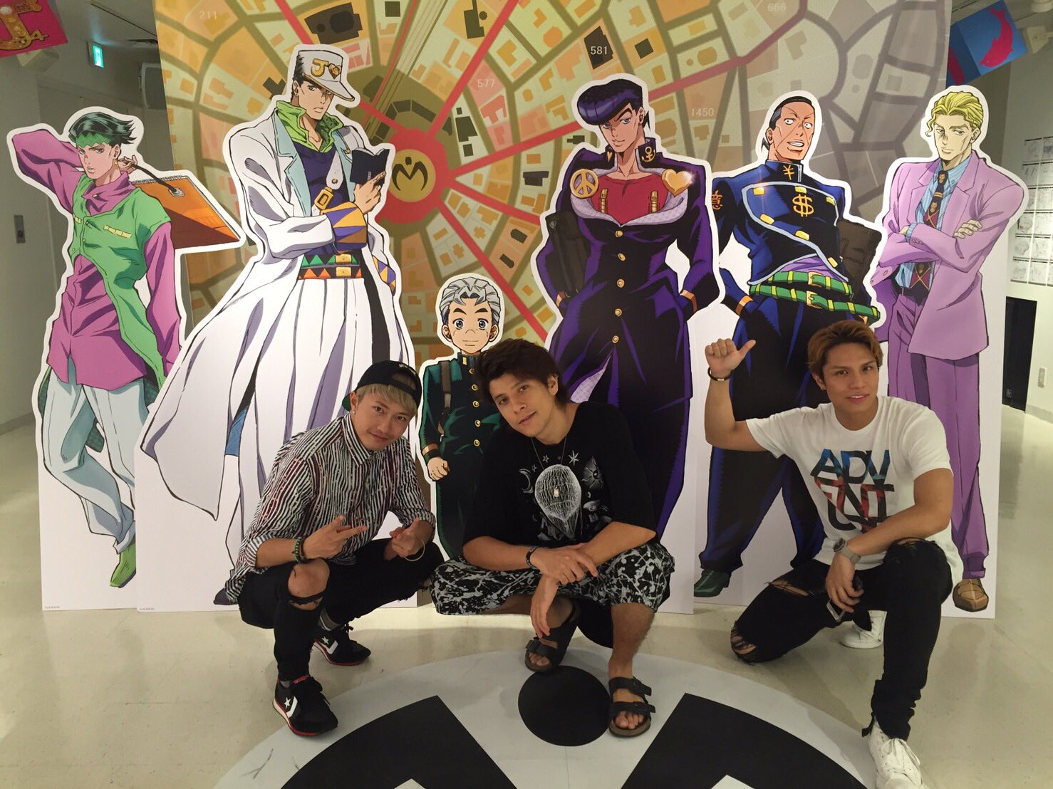 タワーレコード渋谷店 ジョジョ ジョジョアニメ第4部op曲を担当するthe Duの皆様がご来店 8fの展示もご覧いただき サインパネルの前でもお写真いただきました ありがとうございますッ Jojo Jojo Anime Thedu 谷 T Co Ur0vyggyo7